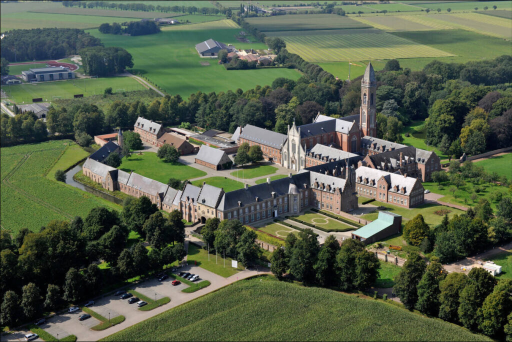 luchtfoto van de abdij van Tongerlo