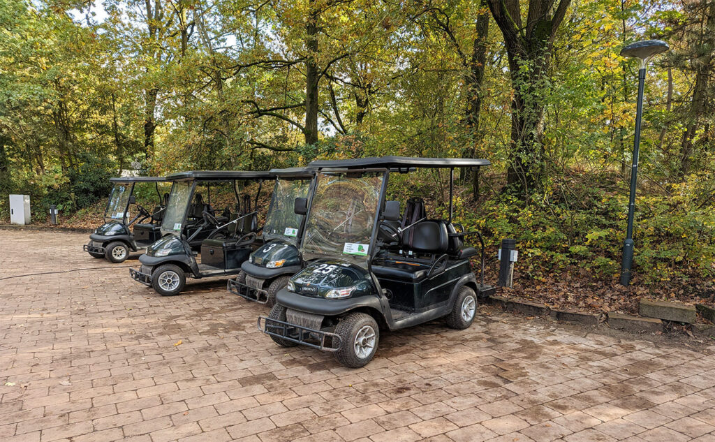 golfkarretjes in center parcs het meerdal