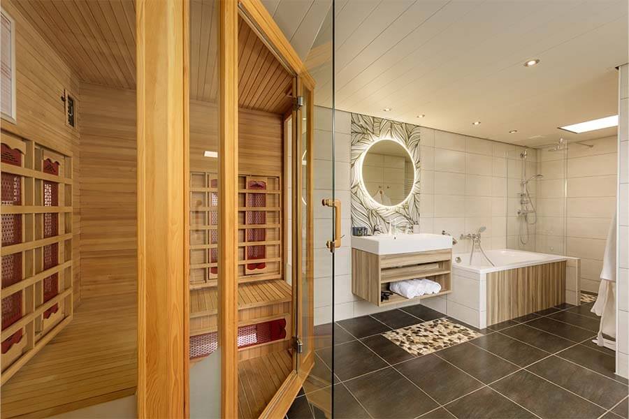 infrarood sauna in de badkamer van vip cottage in center parcs